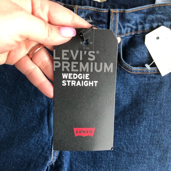NWT Levi’s Premium Wedgie Straight Frayed Hem - Picture 7 of 7